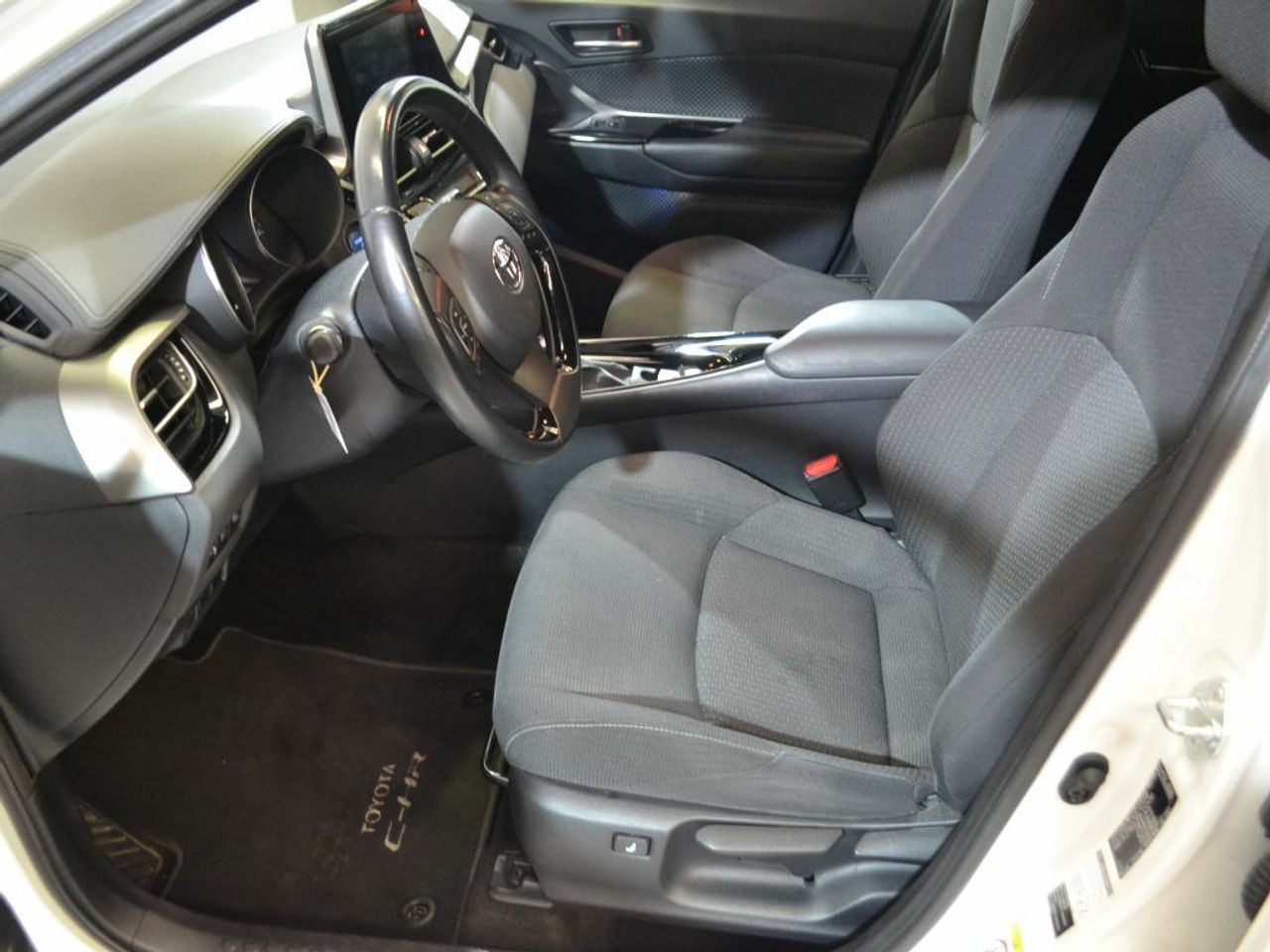 Foto Toyota C-HR 10