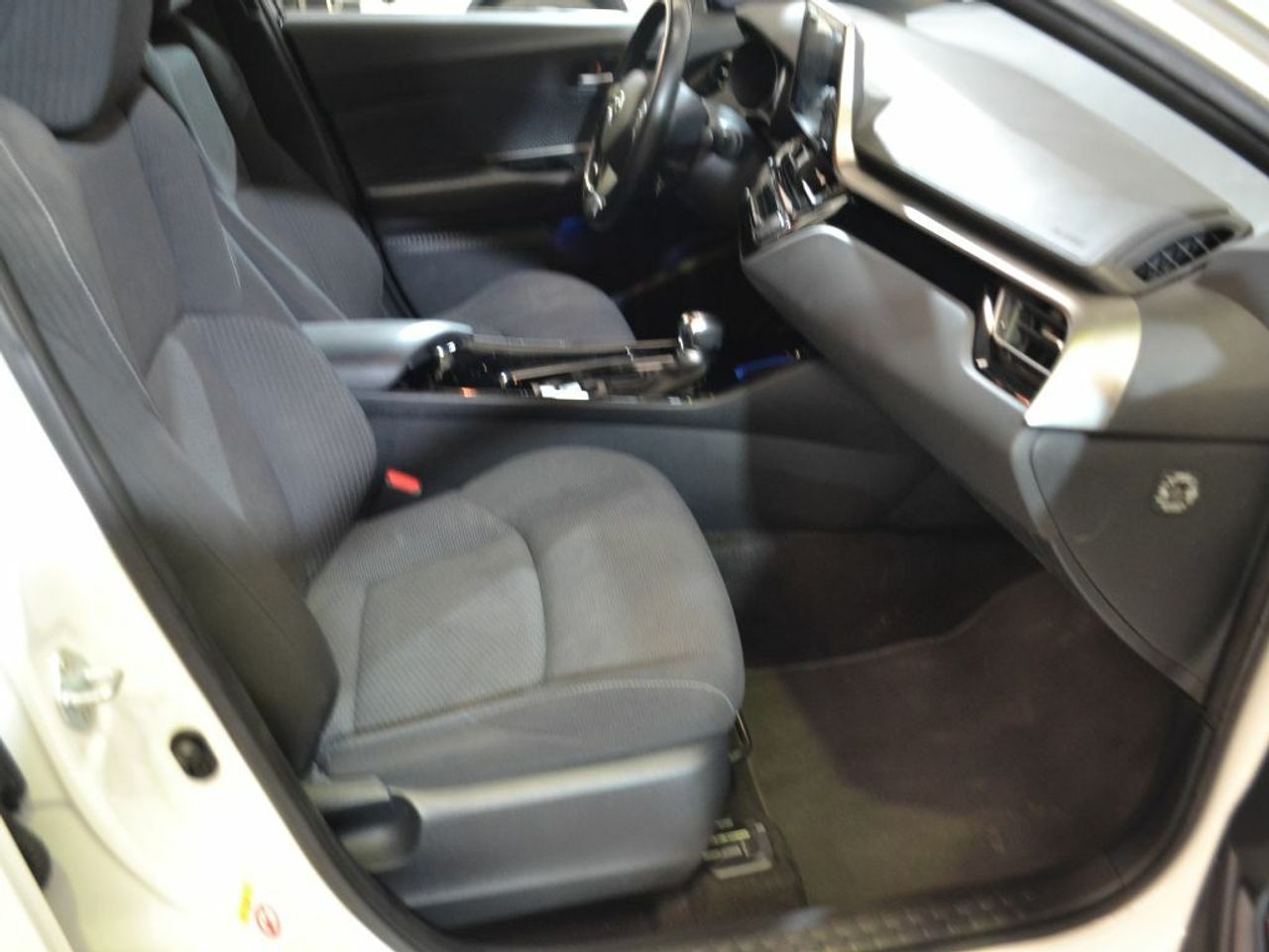 Foto Toyota C-HR 13