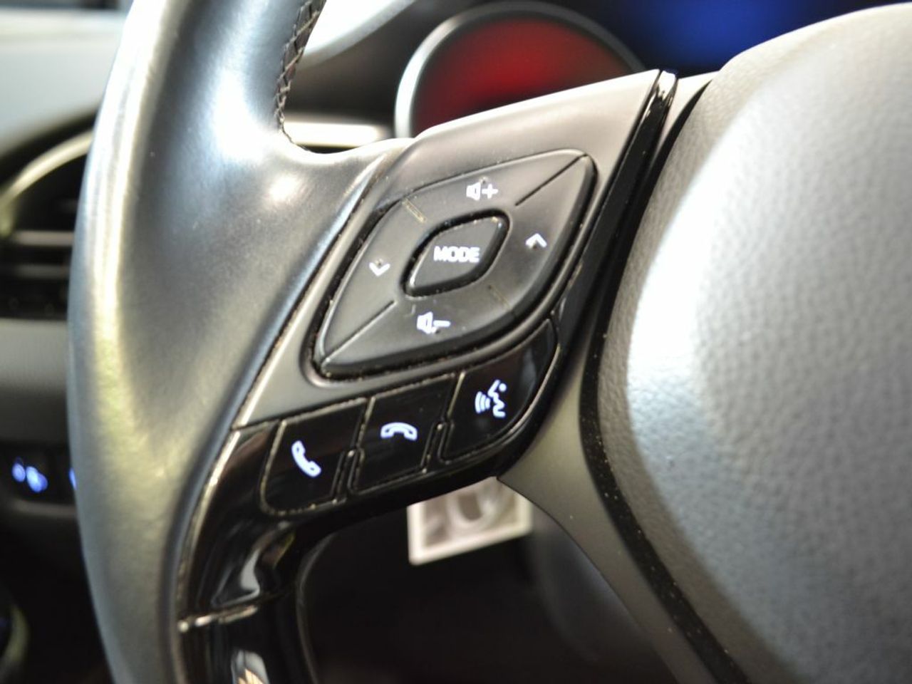 Foto Toyota C-HR 15