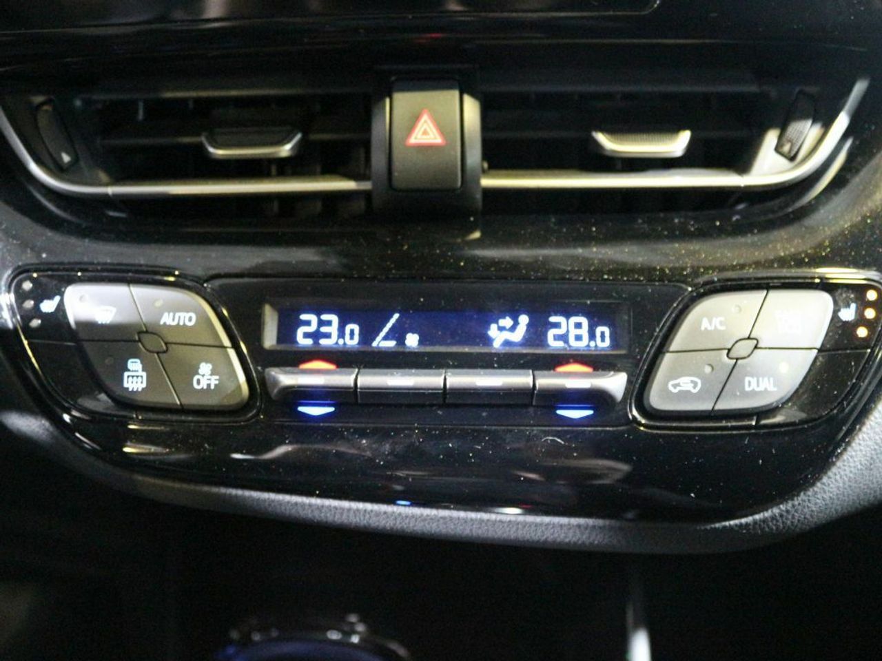 Foto Toyota C-HR 22
