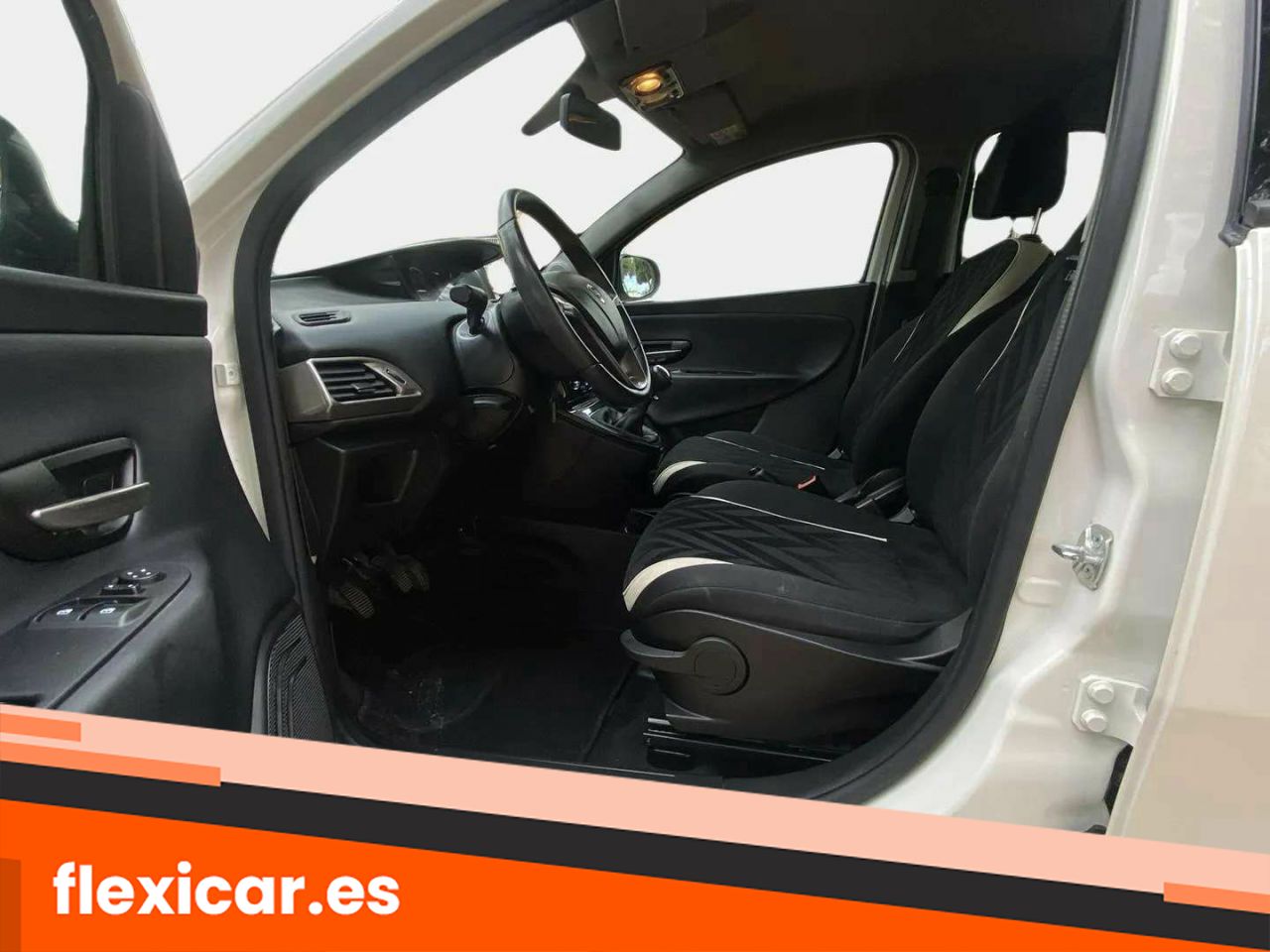 Foto Lancia Ypsilon 9