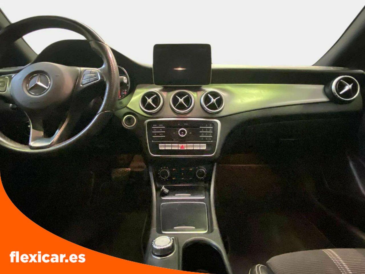 Foto Mercedes-Benz Clase CLA 14
