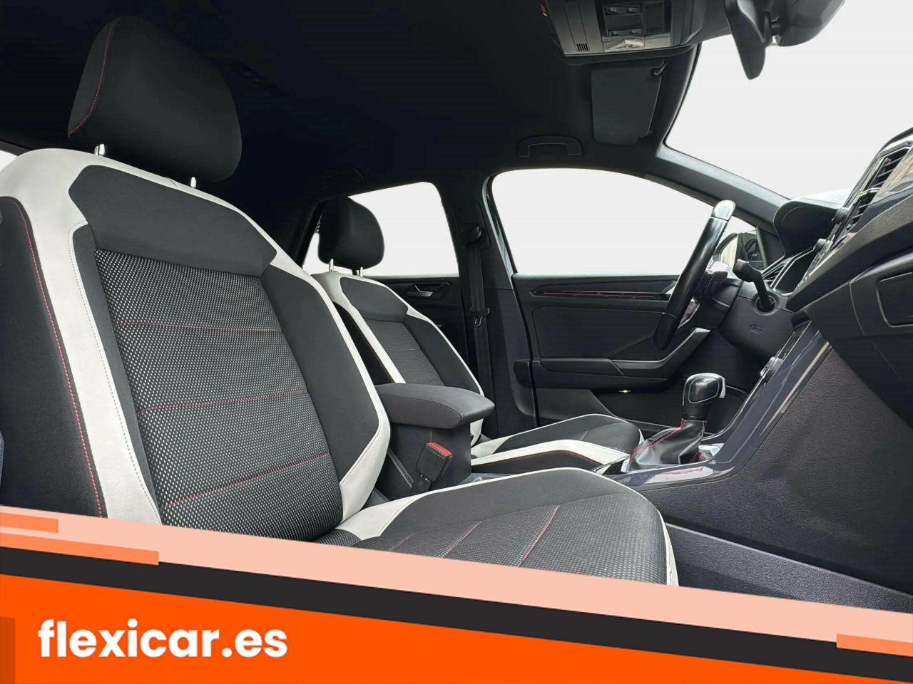 Foto Volkswagen T-Roc 30