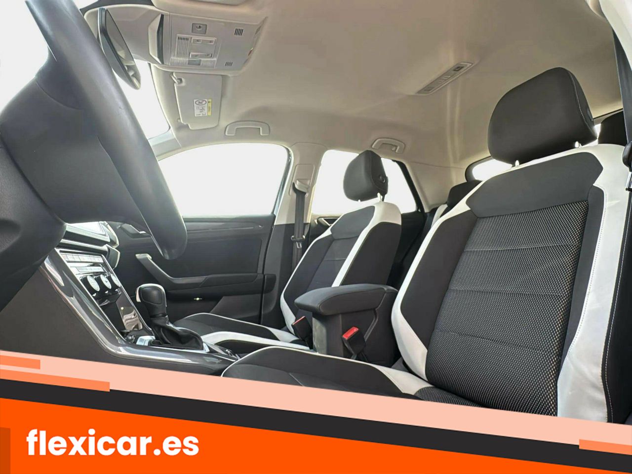 Foto Volkswagen T-Roc 10