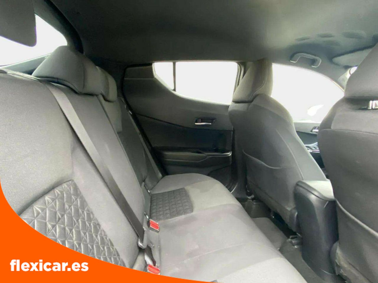 Foto Toyota C-HR 15