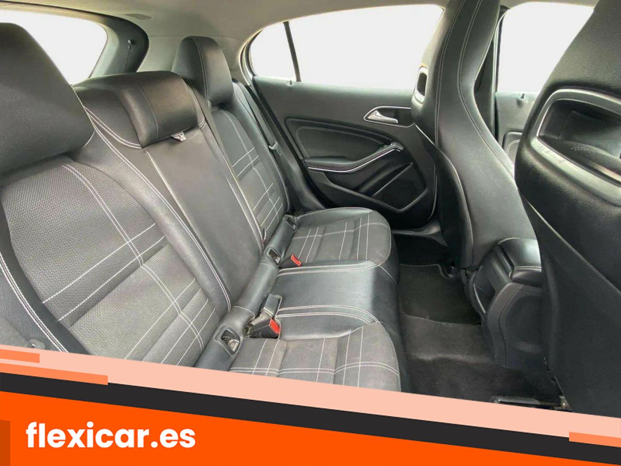 Foto Mercedes-Benz Clase GLA 13