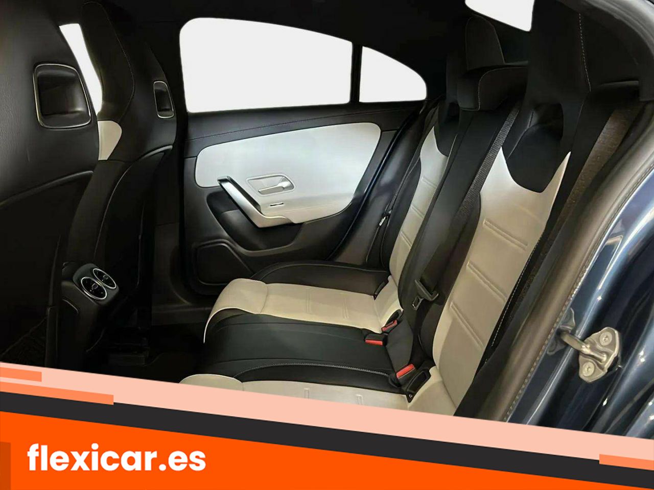 Foto Mercedes-Benz Clase CLA 11