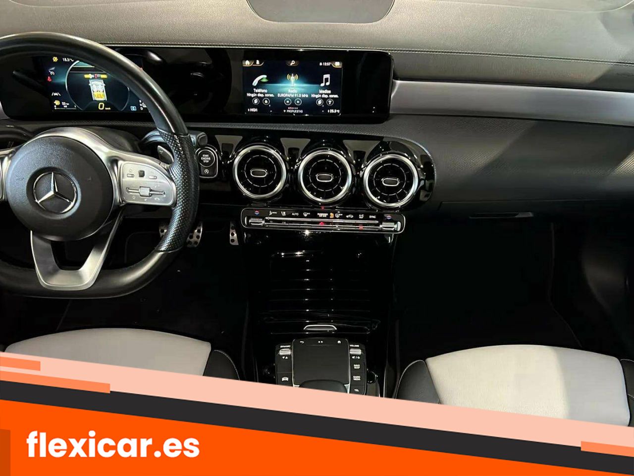 Foto Mercedes-Benz Clase CLA 14