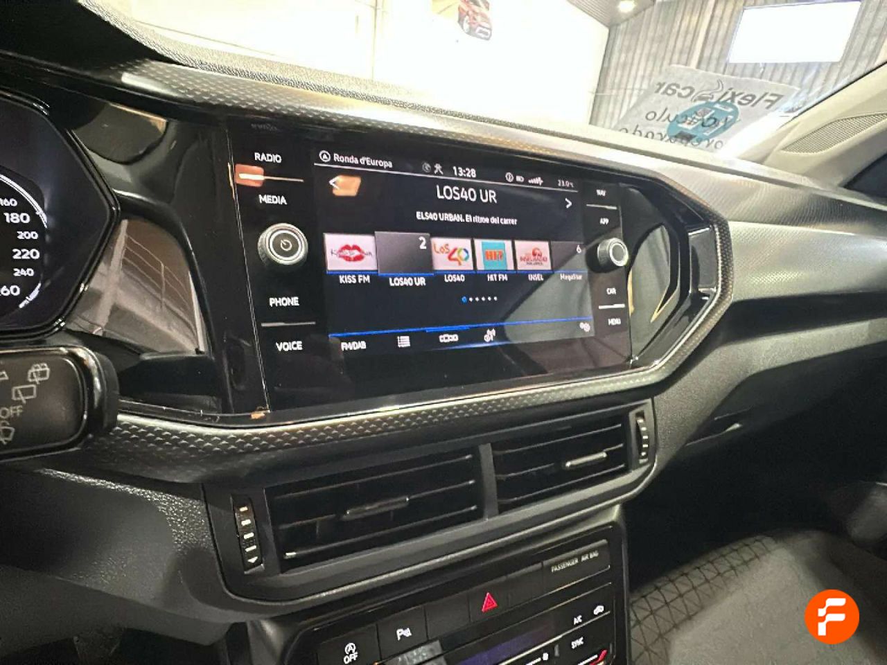 Foto Volkswagen T-Cross 18