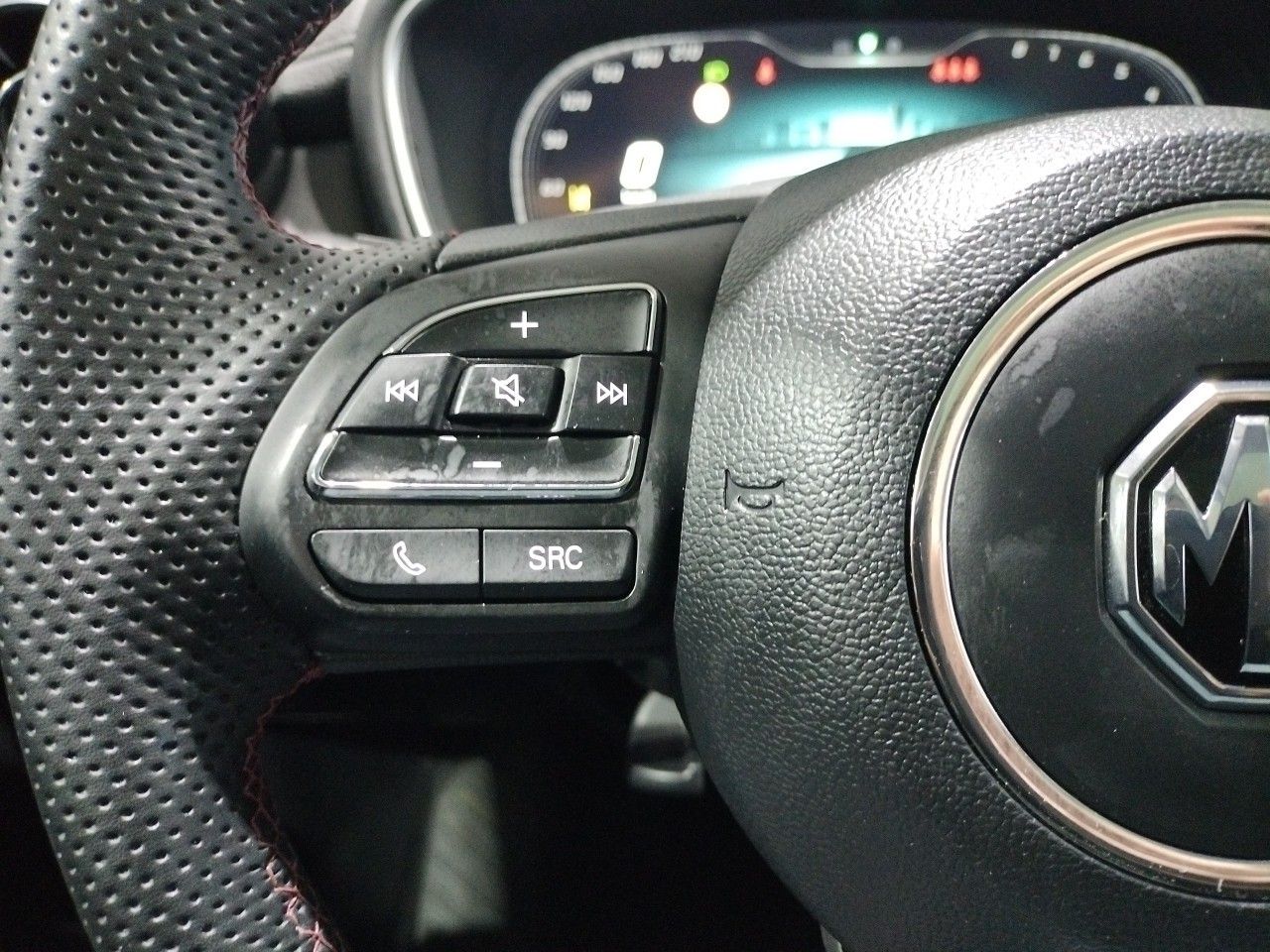 Foto MG HS 12
