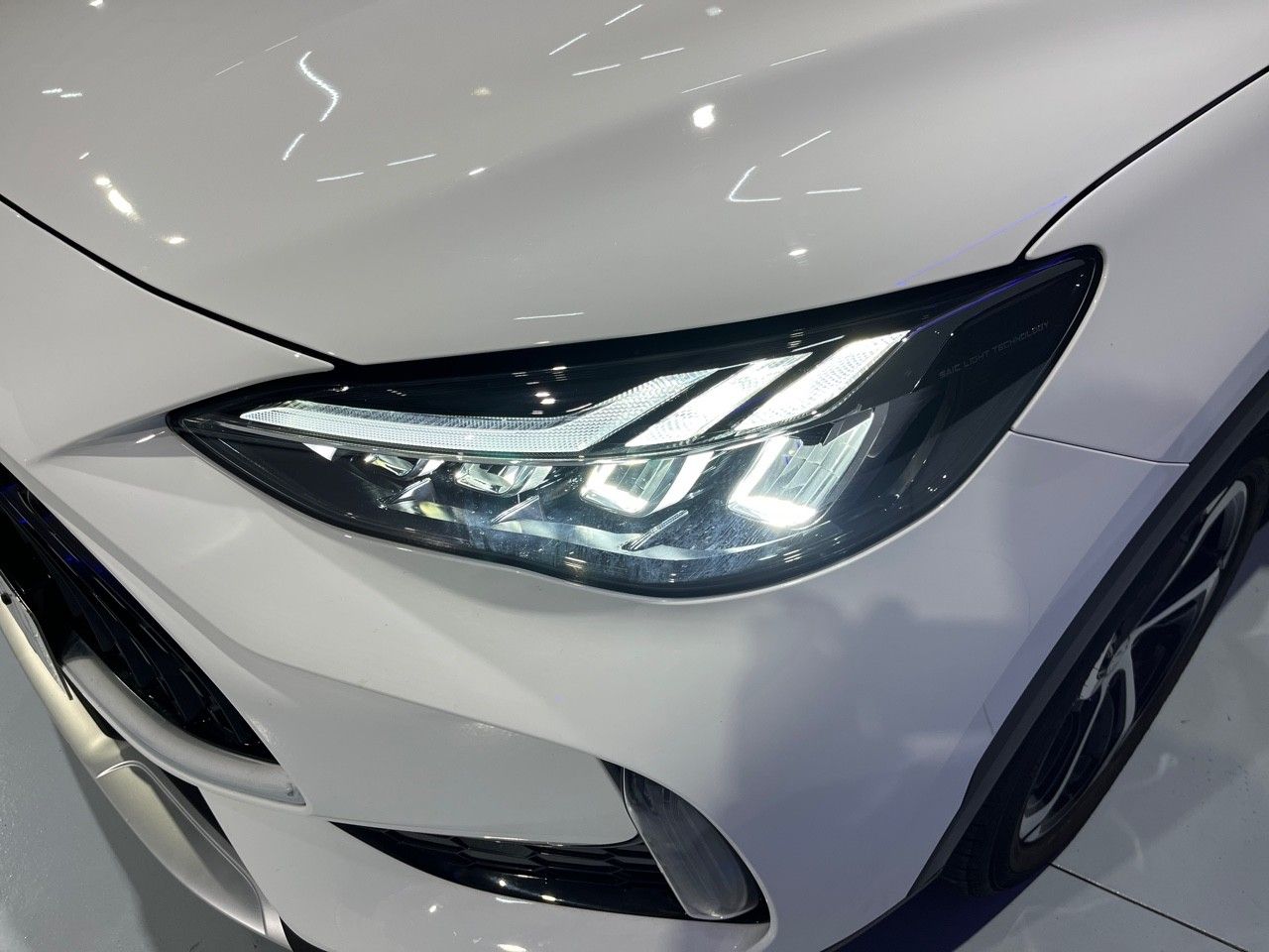 Foto MG HS 27