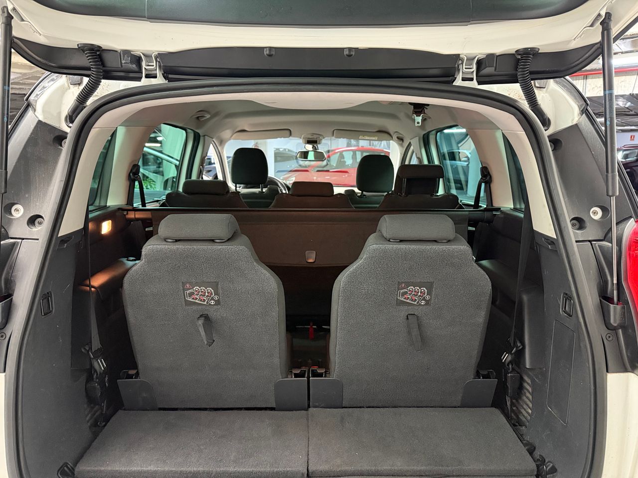 Foto Peugeot 5008 13