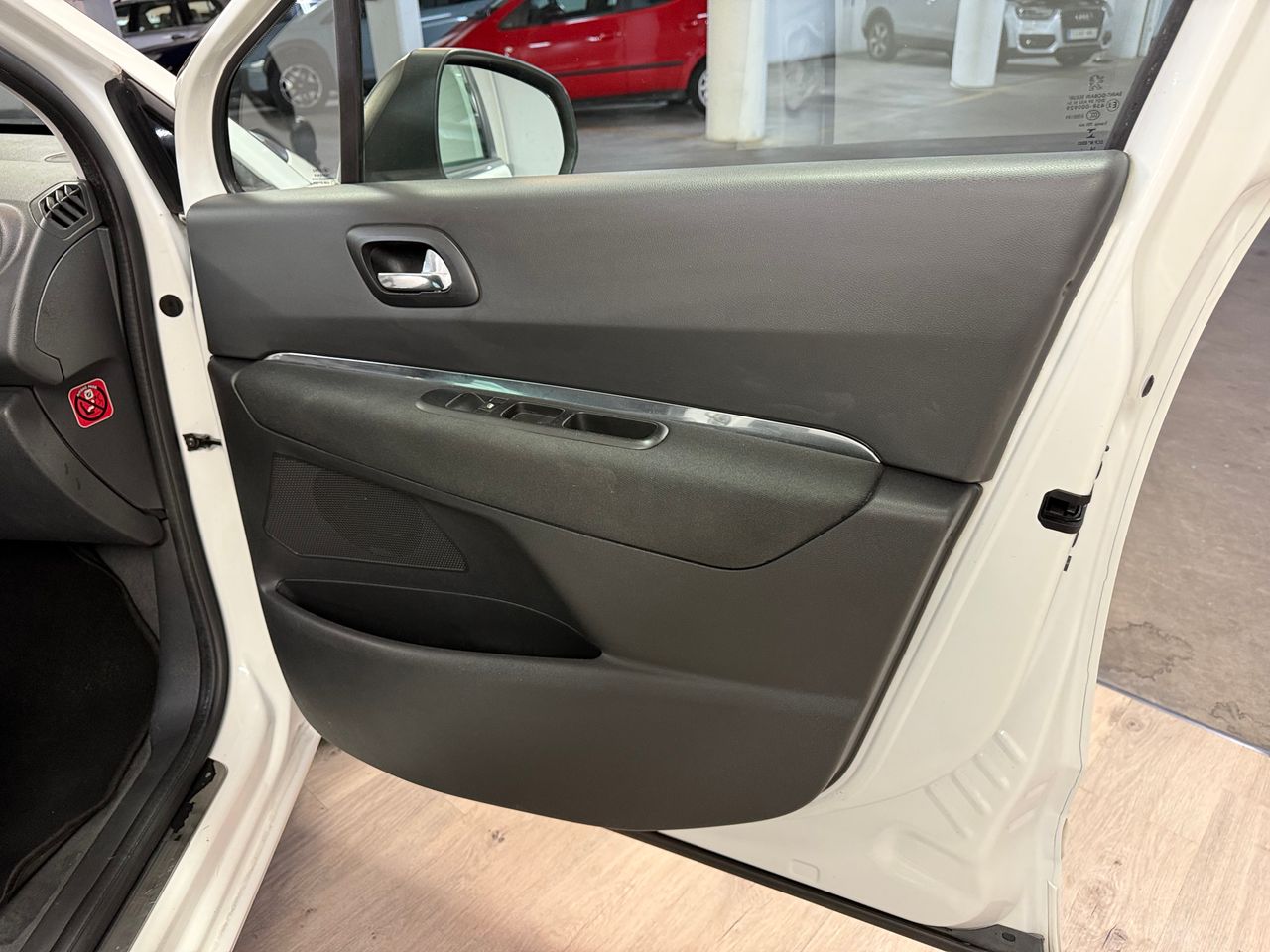 Foto Peugeot 5008 18
