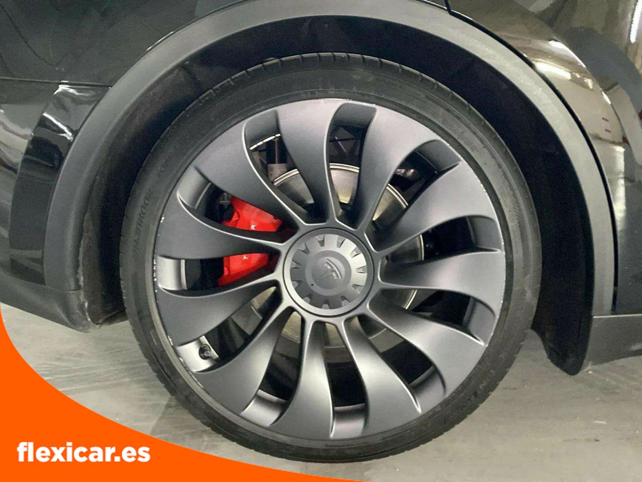 Foto Tesla Model Y 32