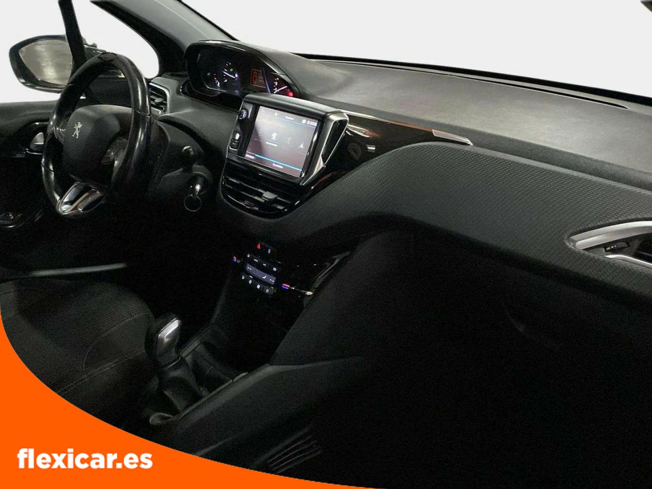 Foto Peugeot 208 11