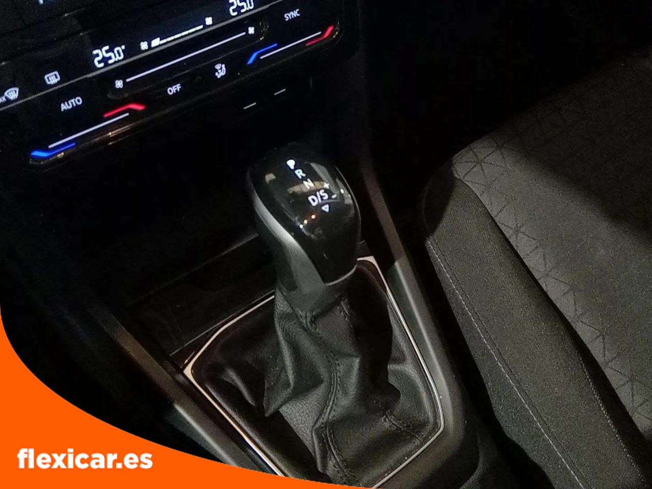 Foto Volkswagen T-Cross 17