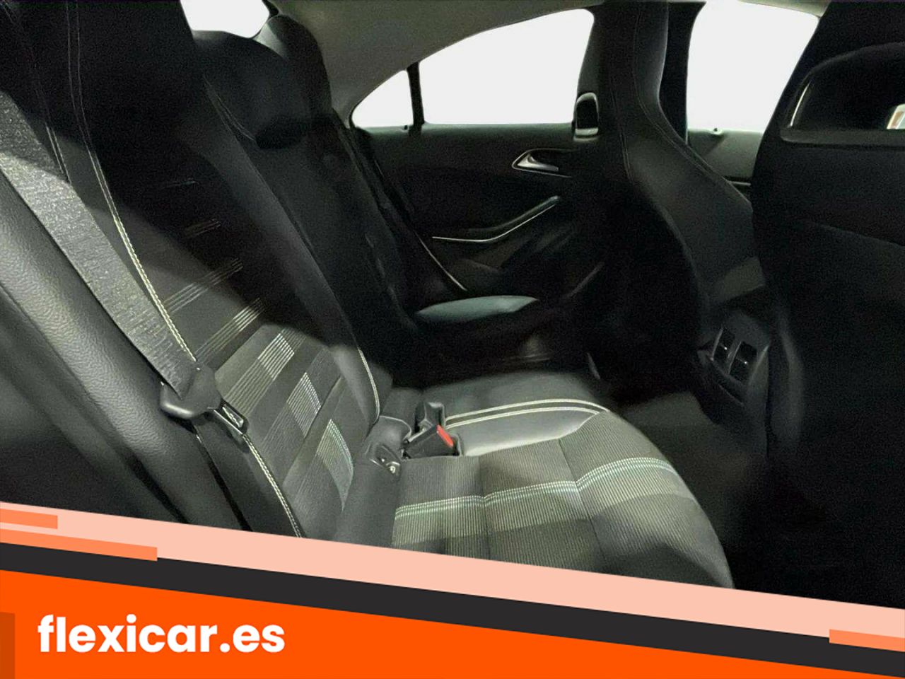 Foto Mercedes-Benz Clase CLA 14