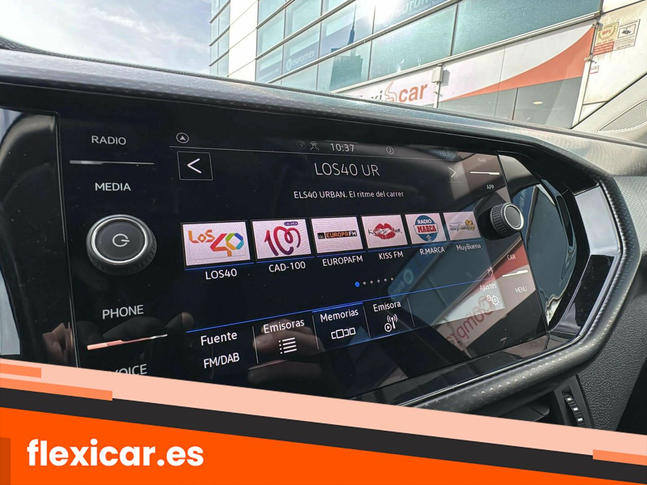 Foto Volkswagen T-Cross 15