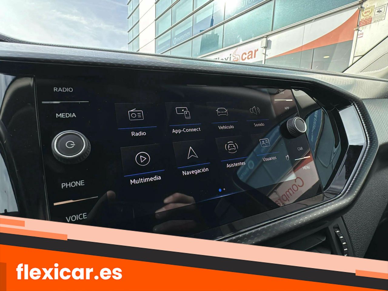 Foto Volkswagen T-Cross 24