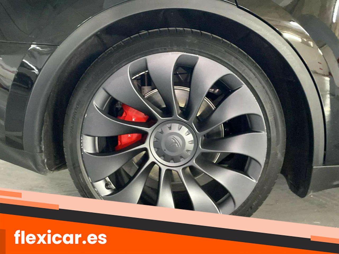 Foto Tesla Model Y 32