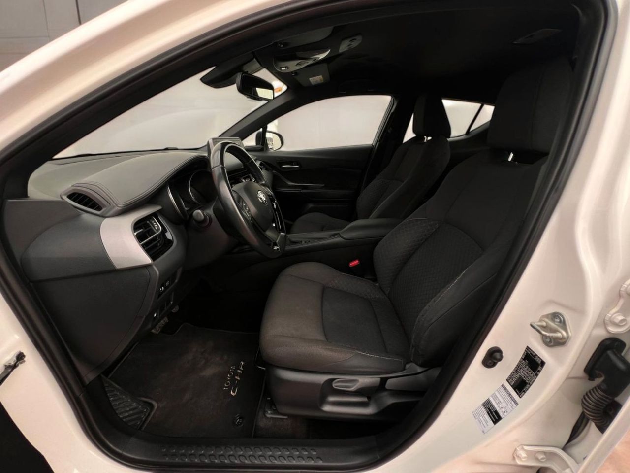 Foto Toyota C-HR 11