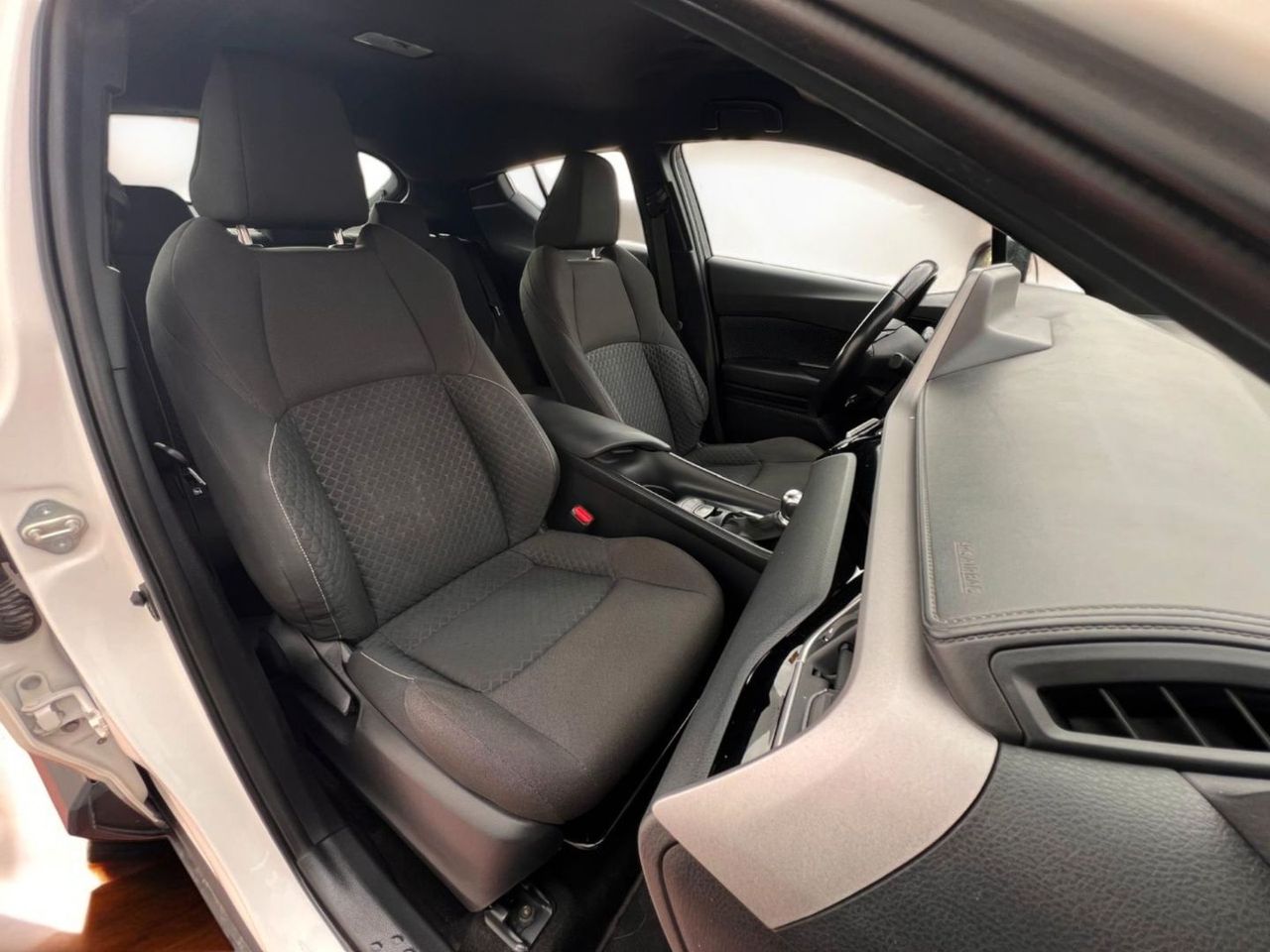 Foto Toyota C-HR 12