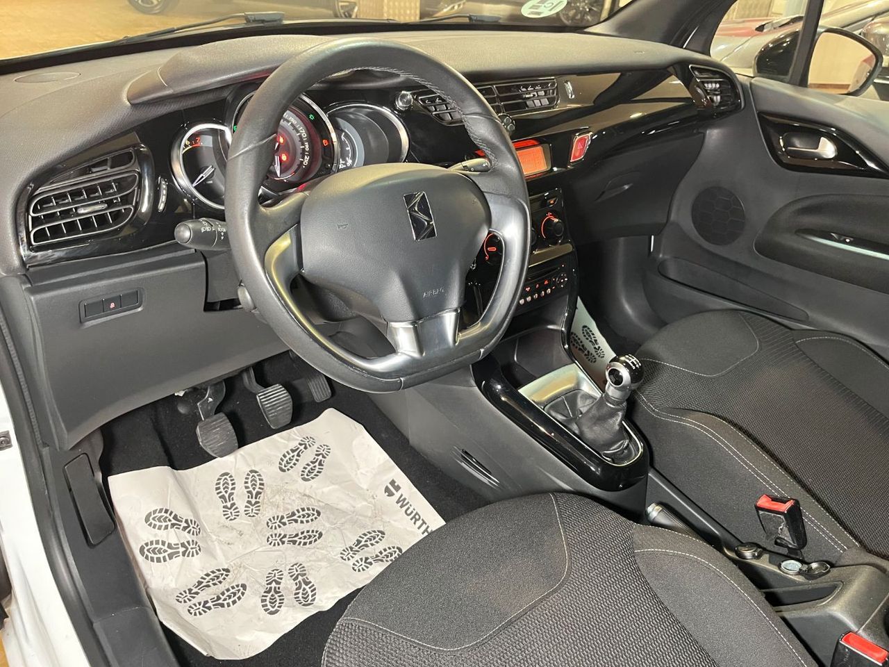 Foto DS Automobiles DS 3 11