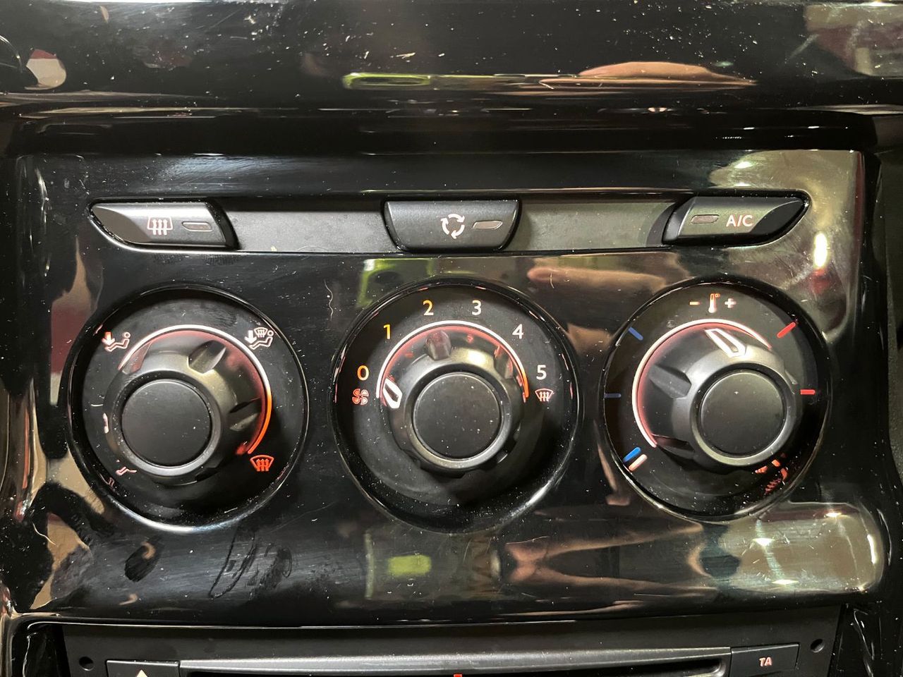 Foto DS Automobiles DS 3 19