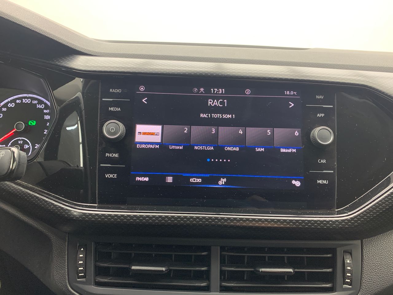 Foto Volkswagen T-Cross 12