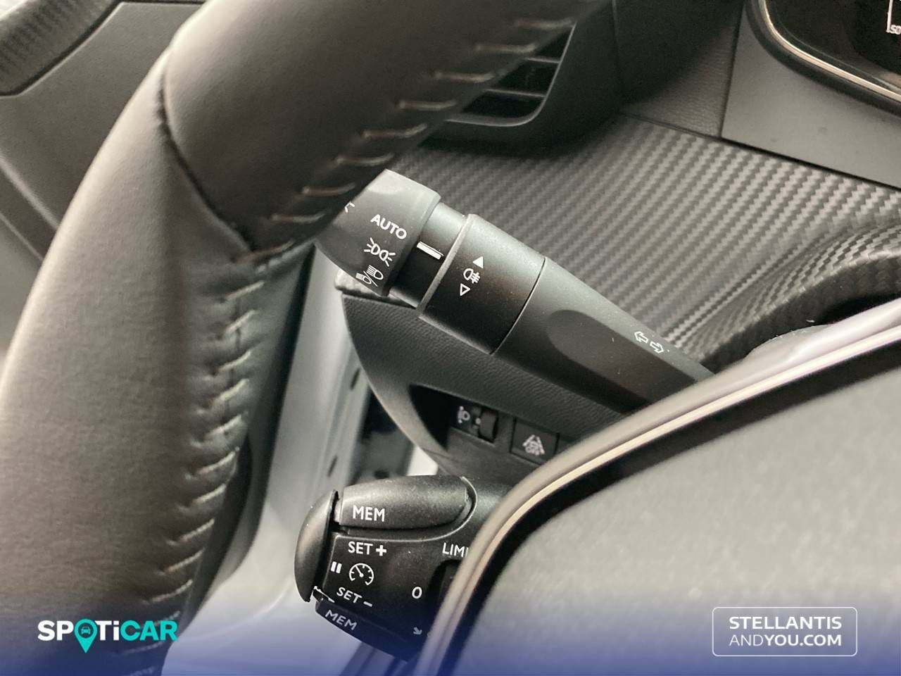 Foto Peugeot 208 14