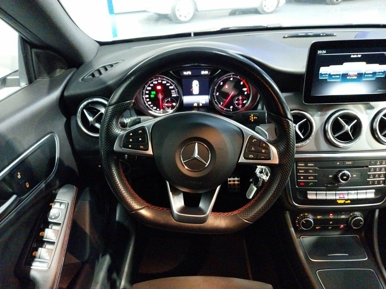 Foto Mercedes-Benz Clase CLA 11