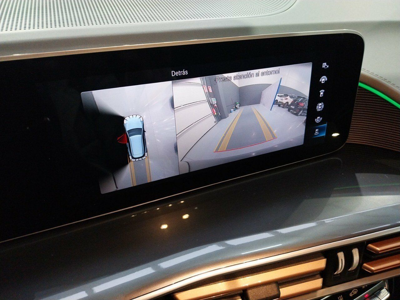 Foto Mercedes-Benz EQC 16