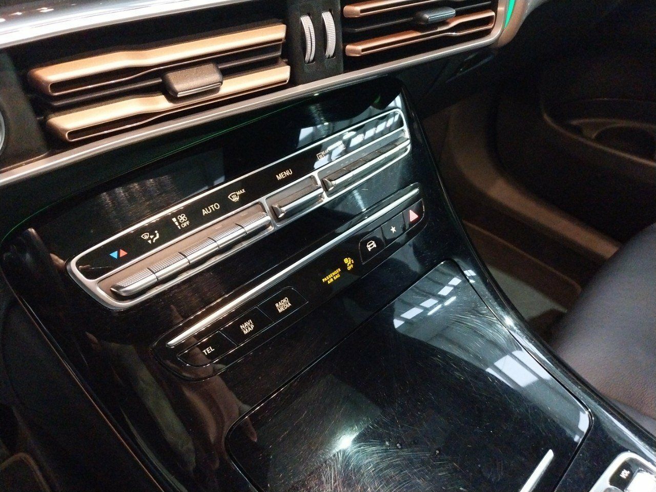 Foto Mercedes-Benz EQC 17