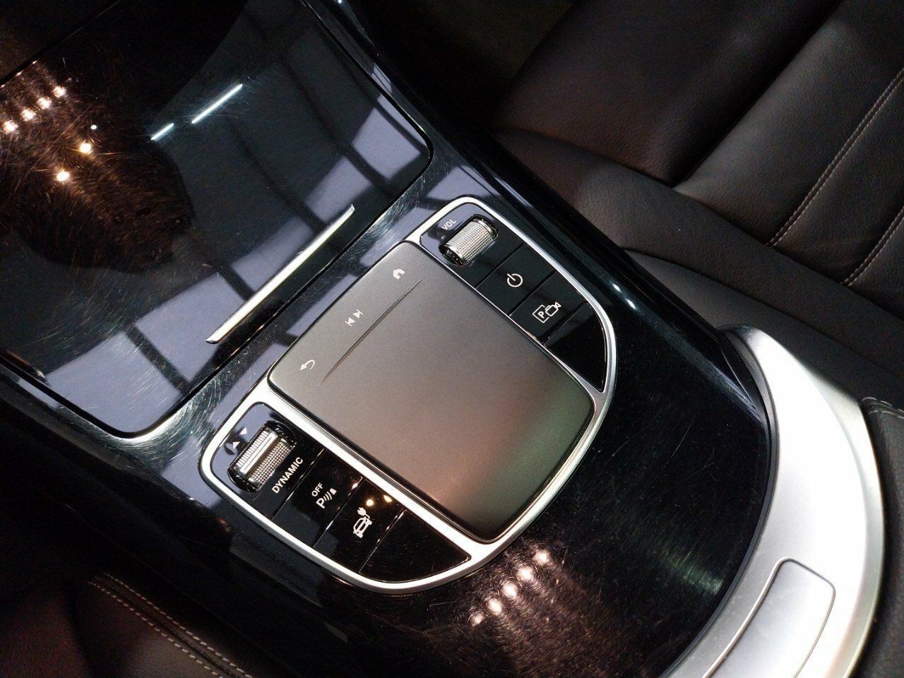 Foto Mercedes-Benz EQC 18