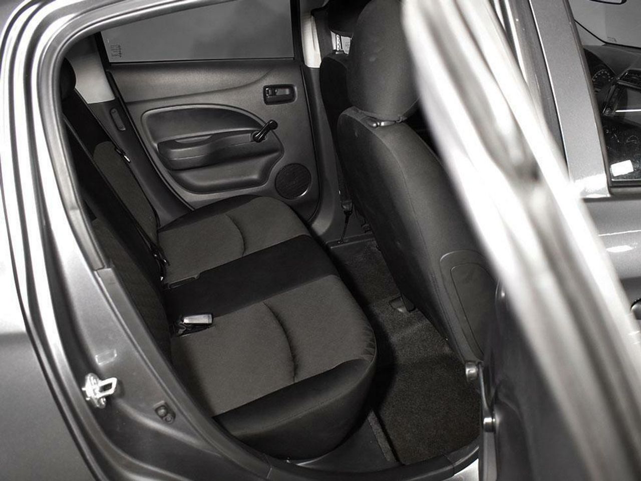Foto Mitsubishi Space Star 11