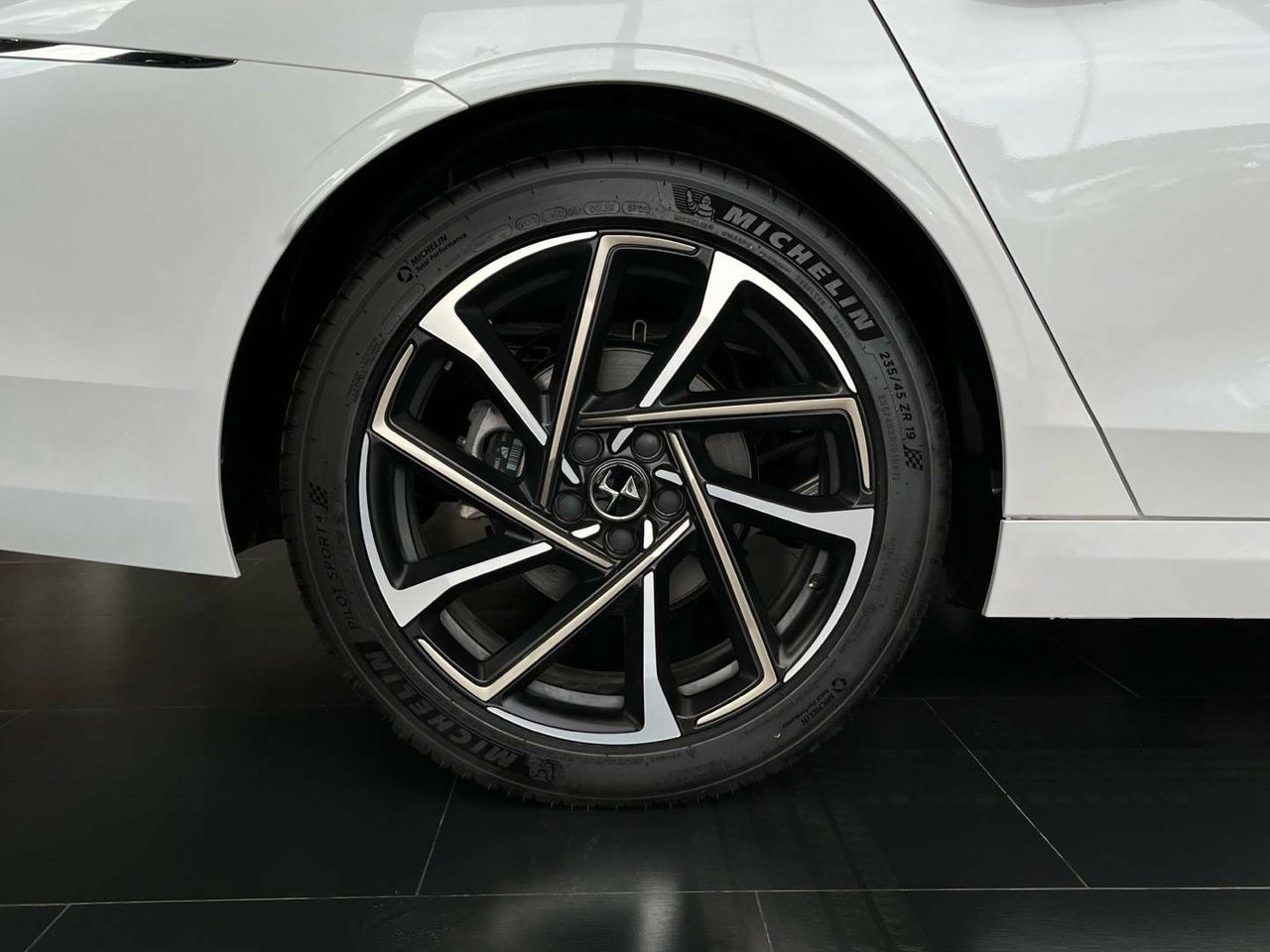 Foto DS Automobiles DS 9 11