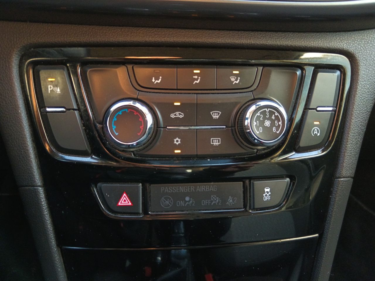 Foto Opel Mokka X 19