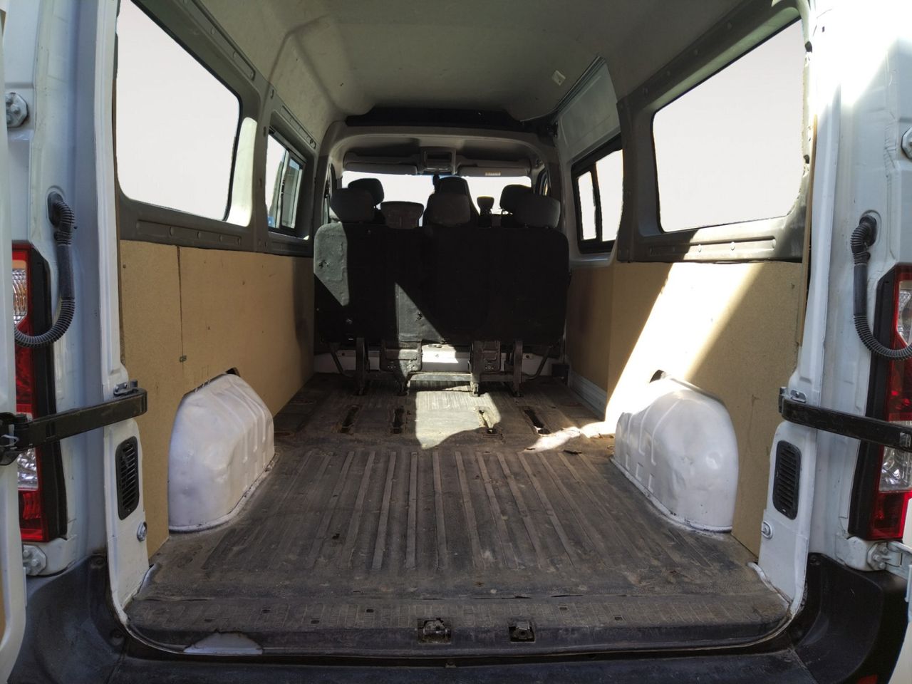 Foto Nissan NV400 10