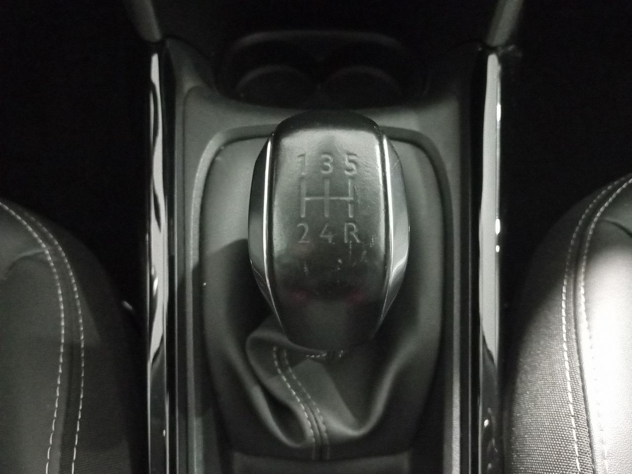 Foto Peugeot 2008 12