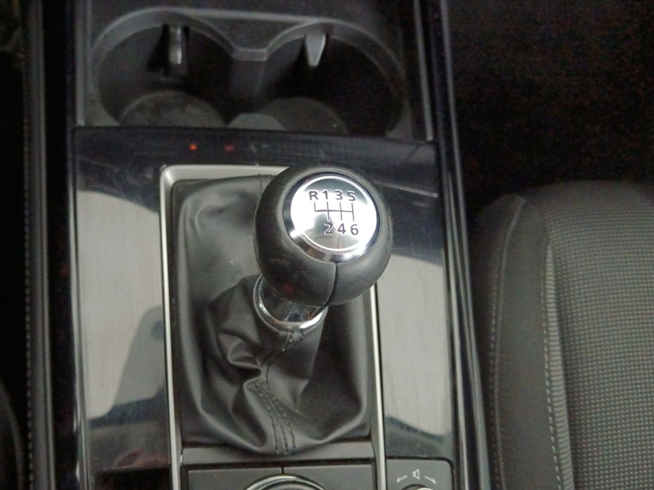 Foto Mazda CX-30 12