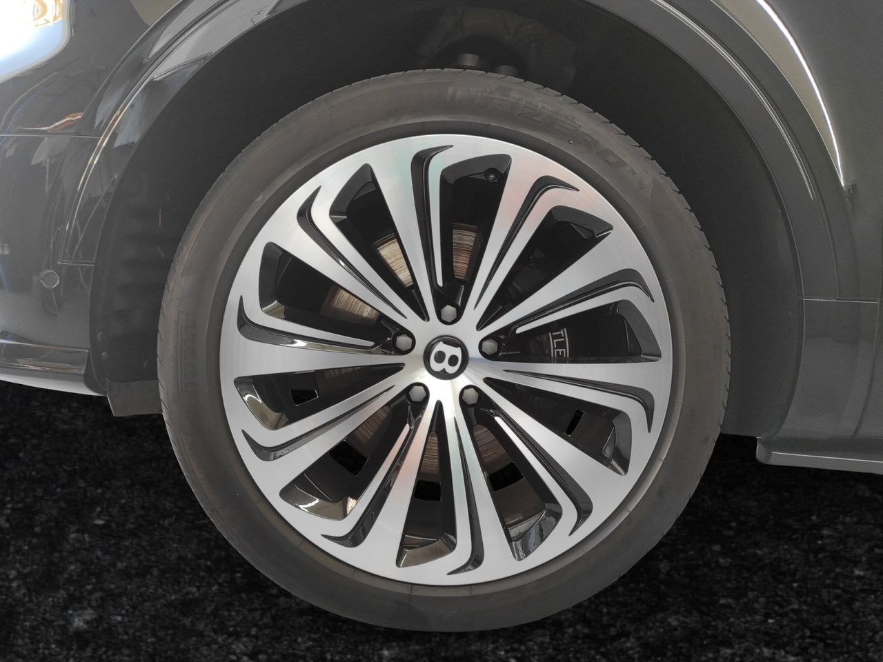 Foto Bentley Bentayga 15