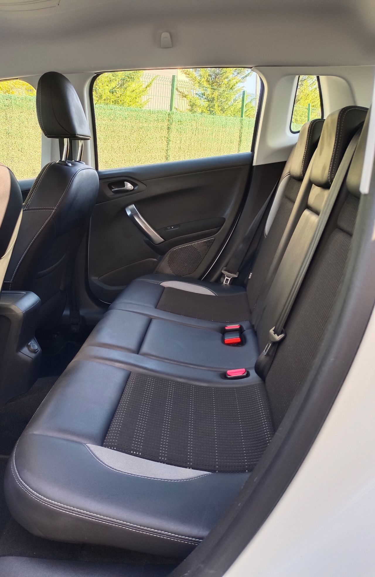Foto Peugeot 2008 10