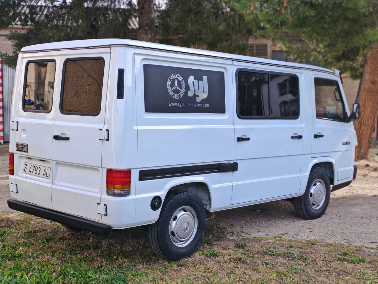Foto Mercedes-Benz MB 100 2