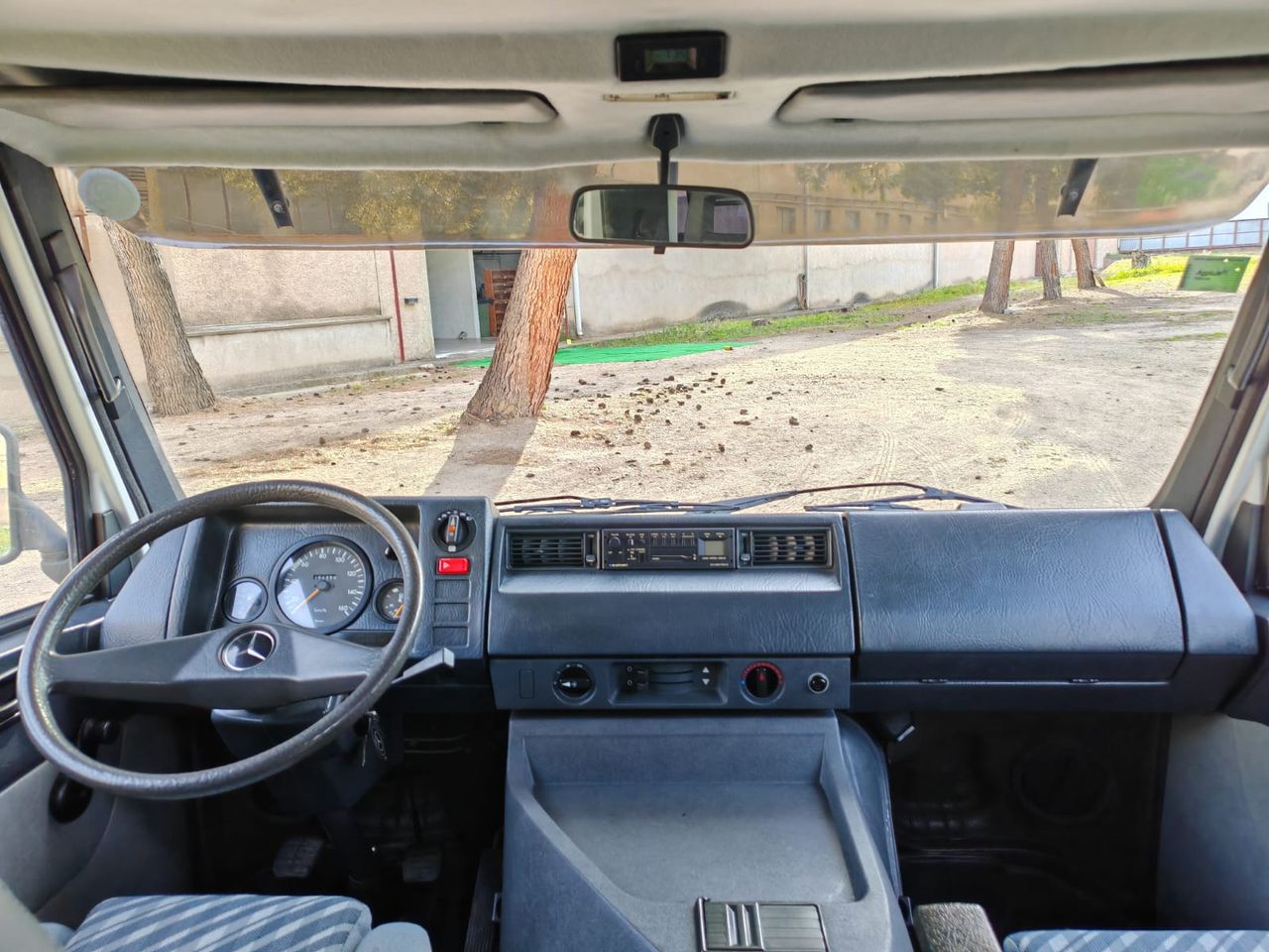 Foto Mercedes-Benz MB 100 3