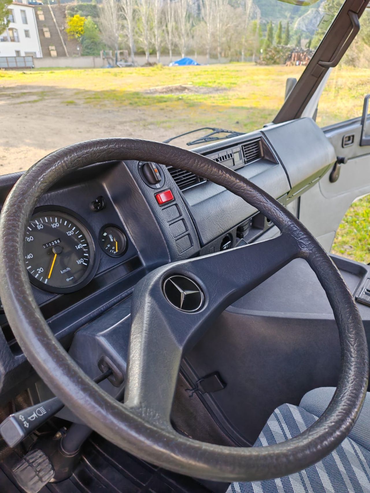 Foto Mercedes-Benz MB 100 4