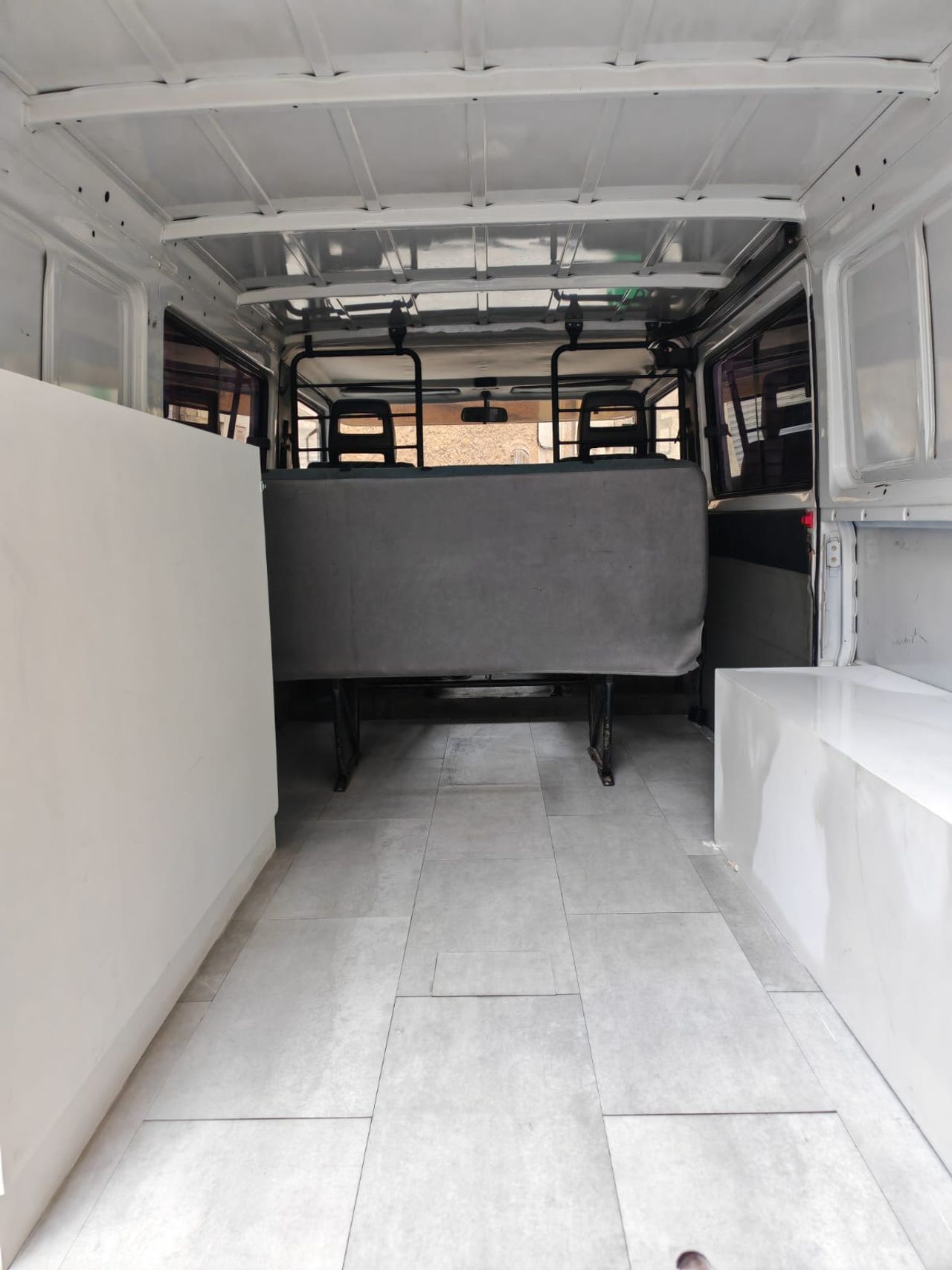 Foto Mercedes-Benz MB 100 9