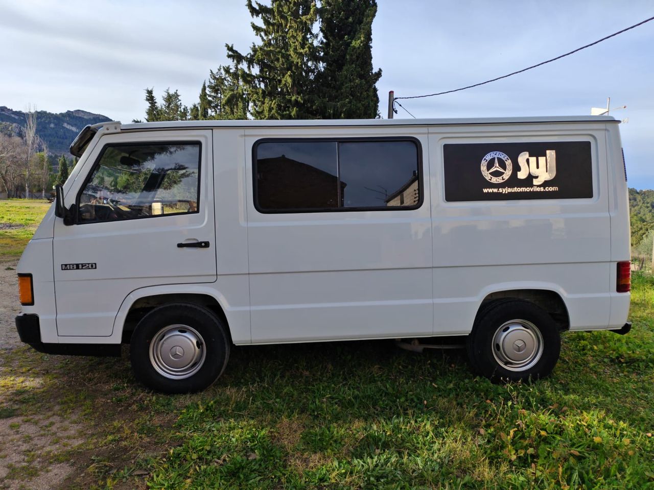 Foto Mercedes-Benz MB 100 15