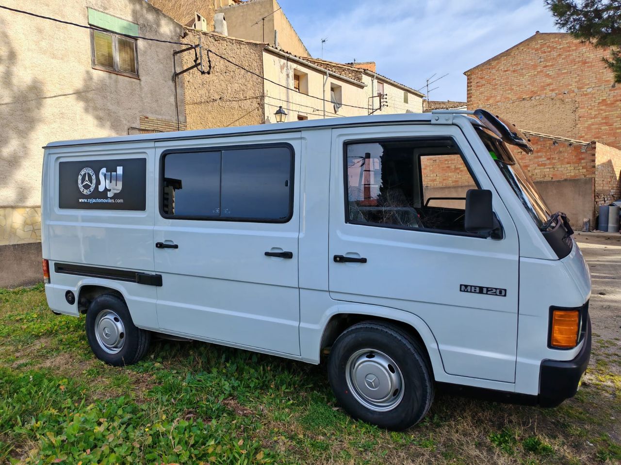 Foto Mercedes-Benz MB 100 16