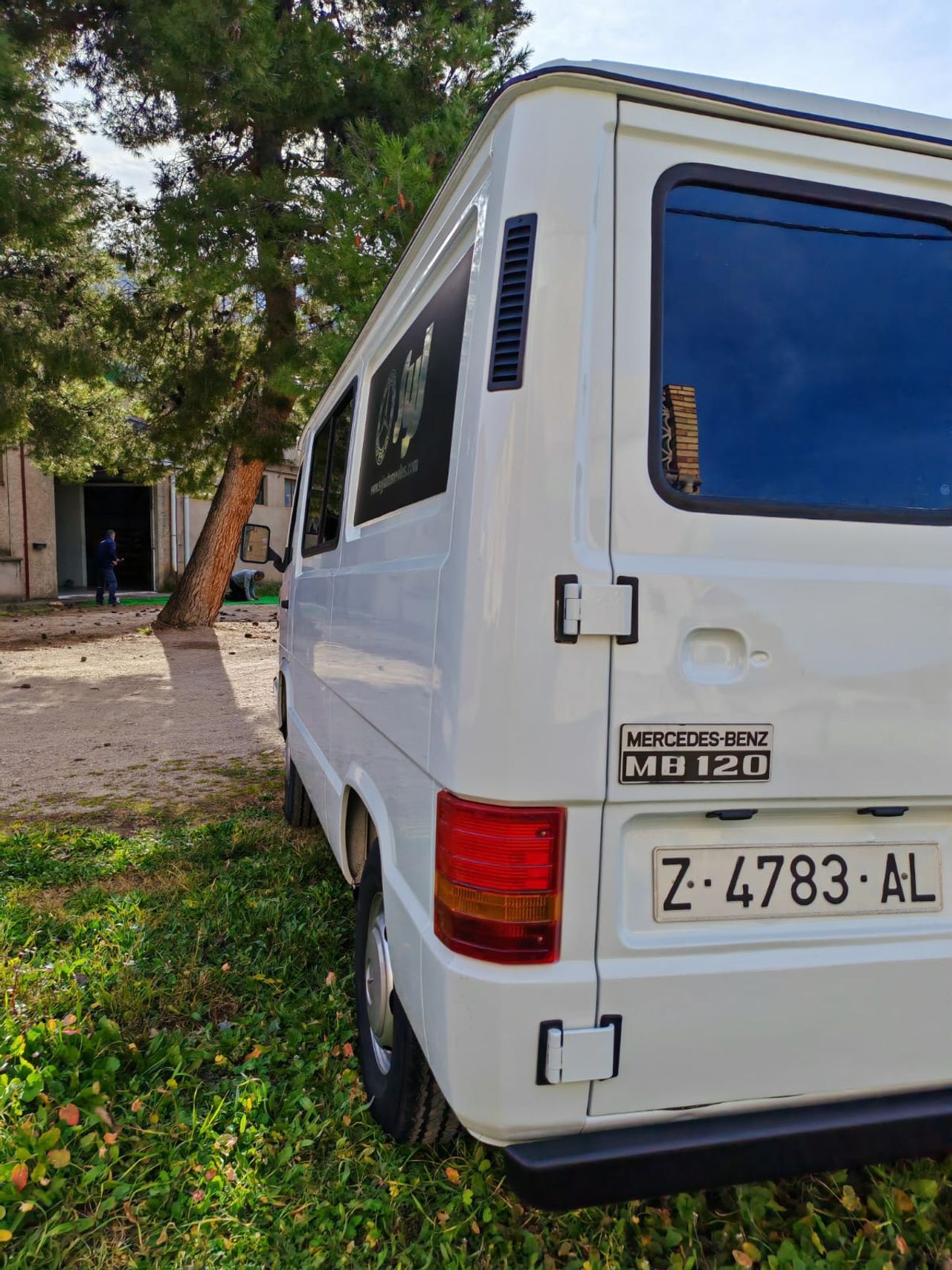 Foto Mercedes-Benz MB 100 18
