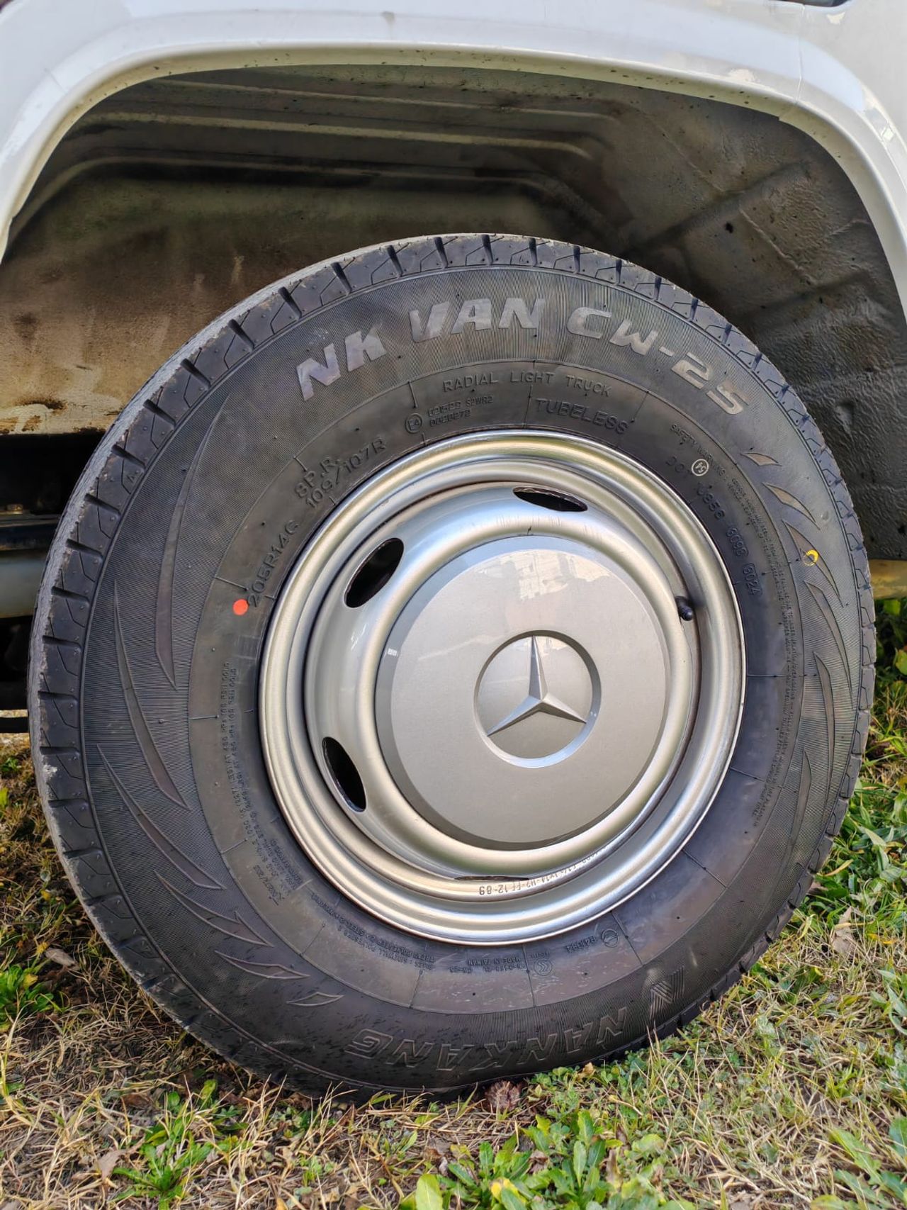 Foto Mercedes-Benz MB 100 25